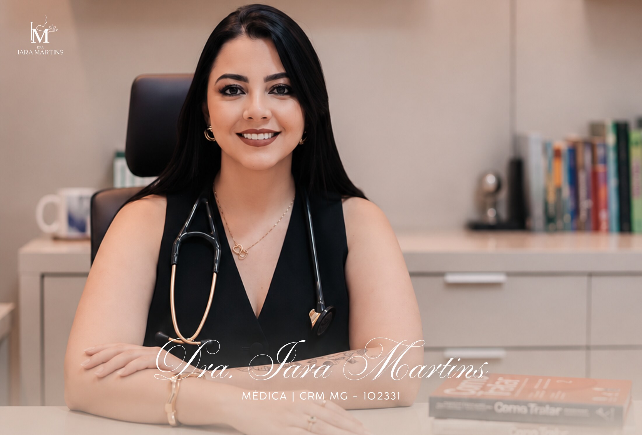Dra. Iara Martins em seu consultório